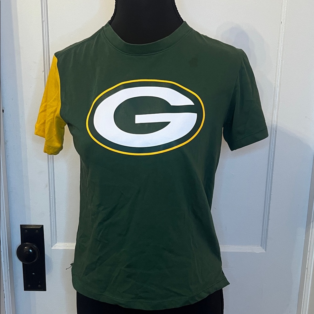 Green Bay Packers NFL tee Girls size Med/Lg or Womens (XS)